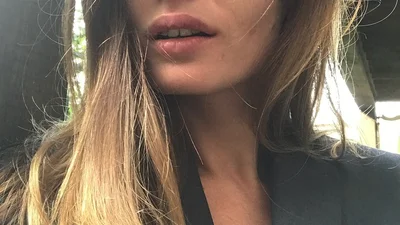 Певица Луна обольщает своими прелестями в секси шортиках