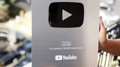 Гордость и счастье: Люкс ФМ получил серебряную кнопку YouTube