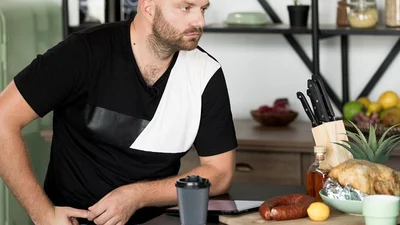 Гламурный Слава Демин сделал себе маникюр, которому ты точно позавидуешь