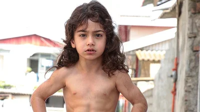 Видео с маленьким мальчиком, который не сдается, облетело весь мир и стало вирусным