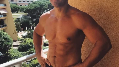 Николай Тищенко обнажил свои стальные мышцы и поразил ними всю сеть