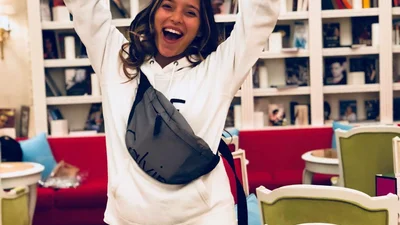 Регина возвращается: беременная певица записала новую песню