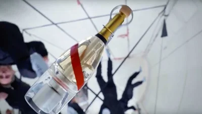 Показали шампанське, яке можна пити в космосі, і це дуже крута новинка