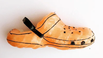 Парень делает крутые скульптуры с суши, и такую красоту даже жалко есть