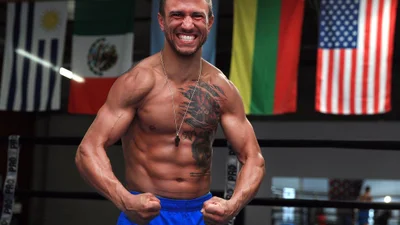 Пишаємось: українського боксера Ломаченка визнали найкращим боксером світу
