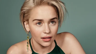 Звезда "Игры престолов" Эмилия Кларк сделала себе тату в честь сериала