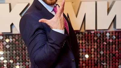 Харизматичный Влад Яма поиграл мускулами в спортзале