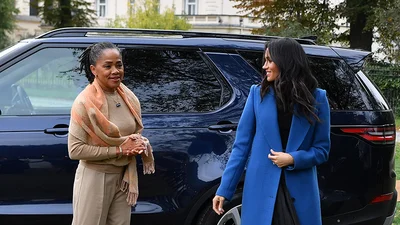 Мама Меган Маркл вперше після весілля з'явилась на публіці і вразила бездоганним смаком