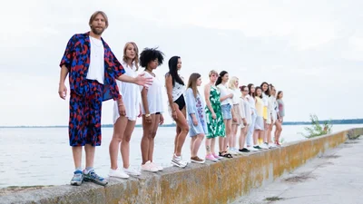 "Опомнись": Іван Дорн та його новий кліп з русалками і дівчатами у червоних бікіні