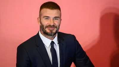 Дэвид Бекхэм начал лысеть и решил покрасить волосы - получилось не очень