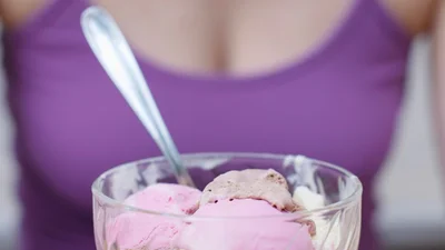 Создали мороженое в виде груди - оно такое реалистичное, что ты покраснеешь