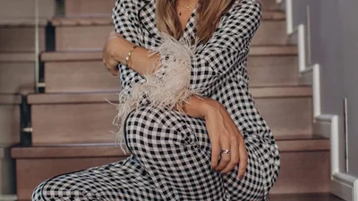 Катя Осадчая показала раритетную фотографию с сыном, на которой выглядит сочным персиком