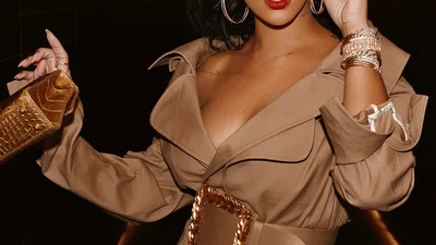 Похудевшая Рианна поразила соблазнительным формам в розовом наряде