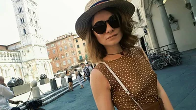 Мечтательная Надя Иванова наслаждается Парижем осенью