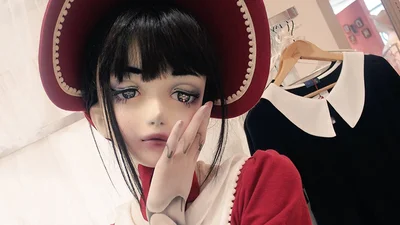 Японка так хотела быть идеальной, что превратилась в жуткую живую куклу