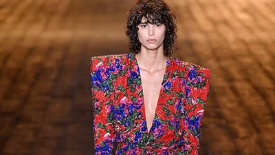 Широкі плечі: тренд осені 2018, який ти повинна приміряти