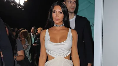 Кім Кардашьян продемонструвала сосочки у своїй дуже відвертій сукні