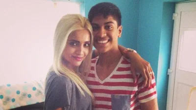 Мамка года: эта женщина в свои 40 лет выглядит так, как будто она подруга своего сына