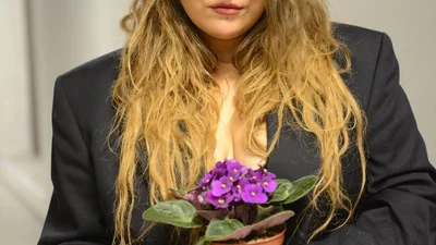 Солистка группы KAZKA умилила своим детским фото, и она на нем такой карапуз