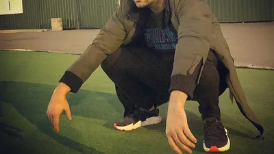 Почему Слава Демин носит между ягодицами картофель?