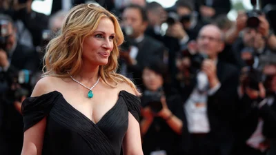 Шик и блеск: в этой фотосессии Джулию Робертс тяжело назвать 50-летней дамой