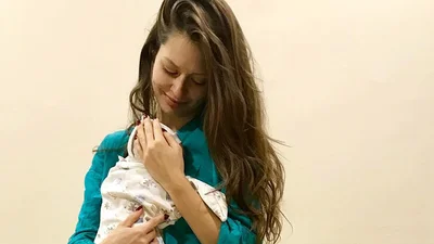 Алена Мусиенко только на прошлой неделе родила, а уже показывает худенький животик