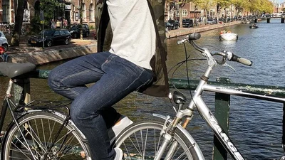 Александр Скичко путешествует Амстердамом вместе с любимой женой