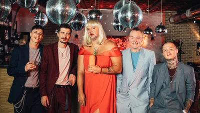 Пакетики АТБ и Потап в образе женщины - сюрреализм в новом стебном клипе MOZGI "Полюбэ"