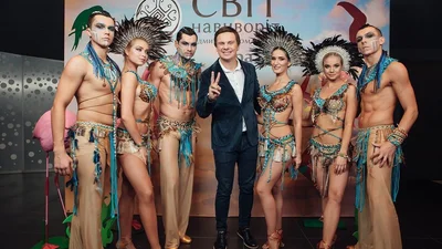Дмитрий Комаров презентовал юбилейный сезон своего тревел-шоу в компании известной актрисы