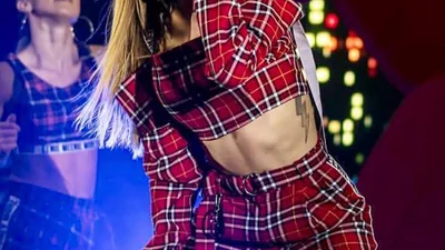 Надя Дорофєєва пофарбувалася, і новий колір їй дуже личить