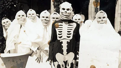 Жуткие хеллоуинские фото из прошлого, от которых стынет кровь в венах