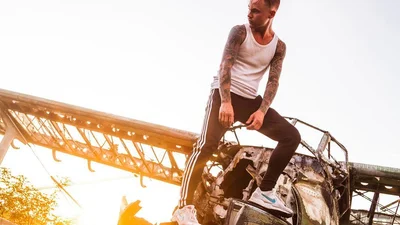 Артем Пивоваров презентовал новый лирический трек "Мимо Меня" о своем душевном состоянии