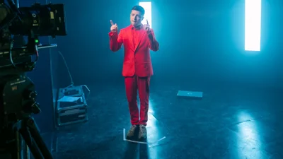 "АНТИТЕЛА" выпустили клип на песню "LEGO", что стала саундтреком фильма "Я, ты, он, она"