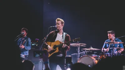 Гурт Kodaline влаштував атмосферний концерт у Києві, від якого пробігали мурахи по шкірі