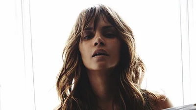 Холлі Беррі використала заборонений прийом і показала себе в мокрій майці без білизни