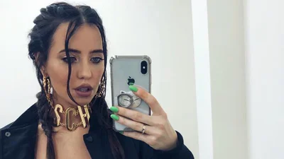 Кислотный диджей: Надя Дорофеева сыграла свой сет в аппетитном наряде