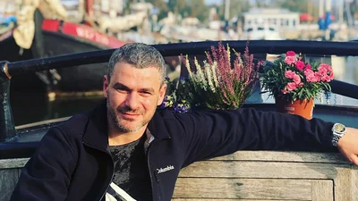 Безсоромний Арсен Мірзоян засвітив своє мужнє тіло без трусів