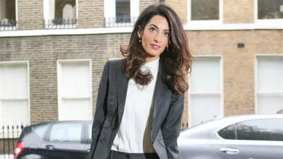 Росте красунчиком: Амаль Клуні вперше за довгий час вийшла на публіку з сином