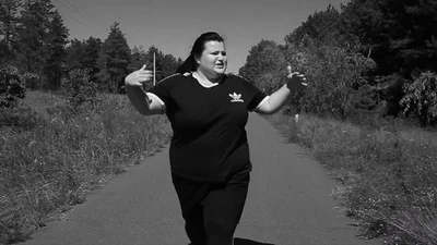 Українська вихователька качає YouTube новим кліпом "Голови"