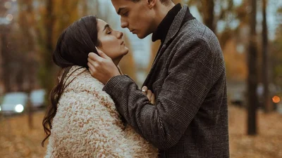 Звезда сериала "Школа" Анна Тринчер сняла новое видео со своим парнем