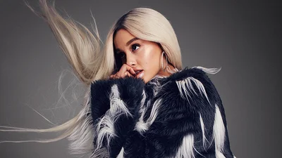 Ариана Гранде кардинально изменила стрижку и избавилась своих роскошных волос