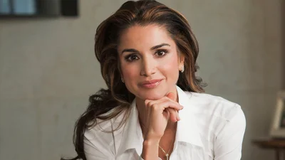 Королева Иордании появилась на публике в образе от украинского бренда