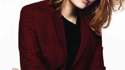 Кокетка Эмма Стоун вышла в свет в коротком платье и показала свои аппетитные ножки