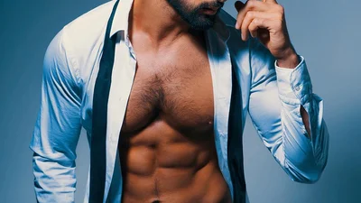 Соблазнитель Виталий Козловский устроил в Киеве горячий концерт для фанаток