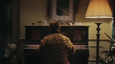 Элтон Джон стал звездой рождественской рекламы, которая тронет вас до слез