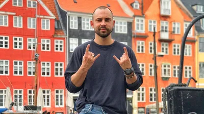 Андрей Бедняков опубликовал свое юное фото, и кажется, что это два разных человека