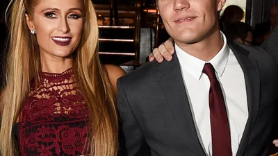 Колишній Періс Хілтон вимагає повернути йому обручку за 2 мільйони доларів