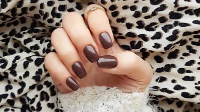 Этот цвет станет самым горячим трендом зимнего маникюра