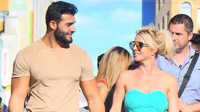 Брітні Спірс та її бойфренд солодко цілуються на свіжому селфі співачки