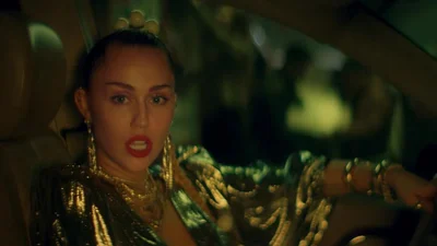 Хулиганка возвращается: Майли Сайрус выпустила клип, снятый в Киеве